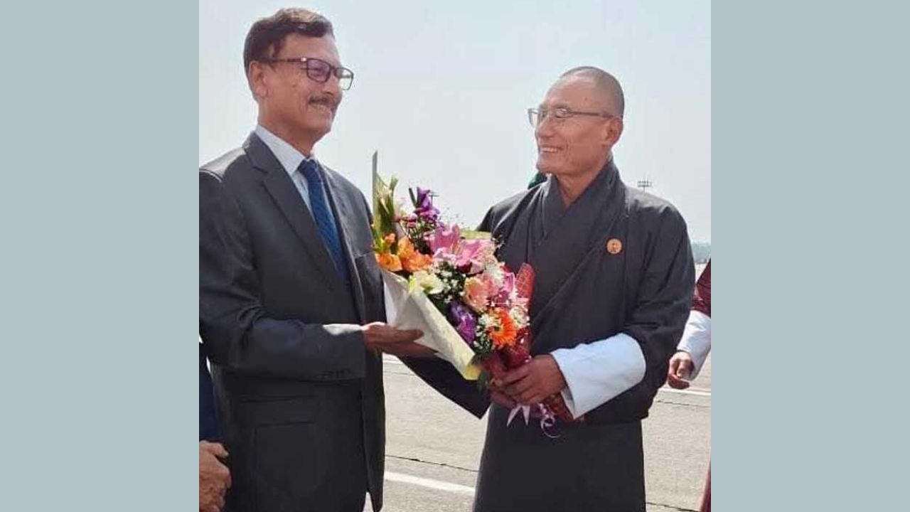 মন্ত্রিসভার শপথ অনুষ্ঠানে যোগ দিতে ঢাকায় ভুটানের প্রধানমন্ত্রী